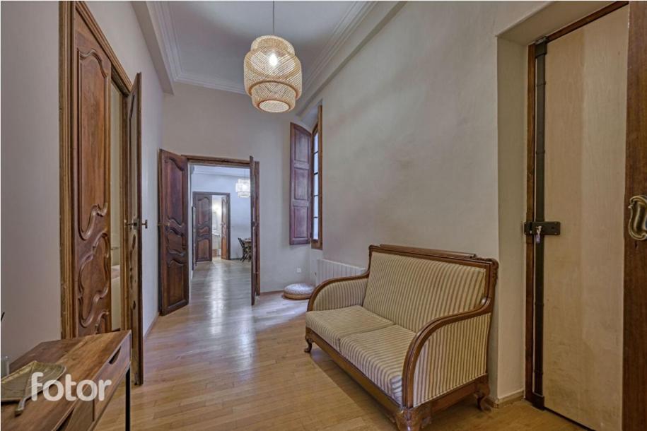 Superbe Appartement 95M2 Proche Arenes- Parking Offert نيم المظهر الخارجي الصورة